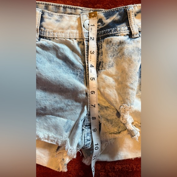 Series 31 Short & Sexy Denim Shorts Size 9 Distressed Light Wash Low Rise - Picture 7 of 8